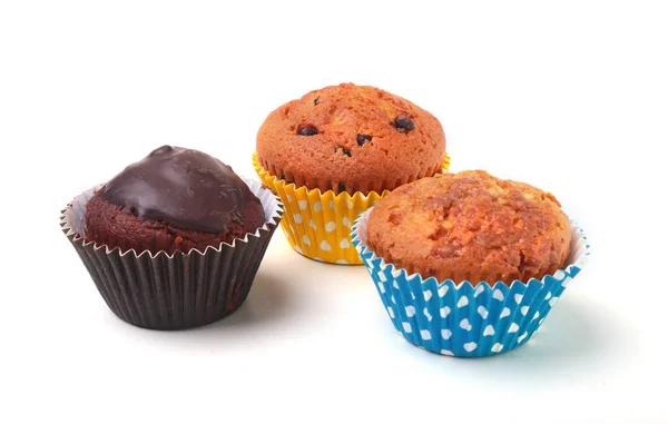 Läcker hemmagjord cupcake med choklad isolerad på vit bakgrund. Muffins. — Stockfoto