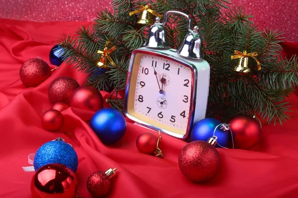 Christmas clock. New Years Decoration with christmas balls and tree. Celebration Concept for New Year. — Stock Photo, Image