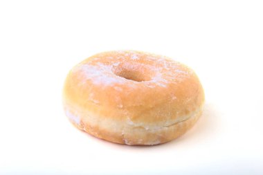 Jöle ile ev yapımı çörek dolu ve pudra şekeri beyaz arka plan üzerinde izole. Seçici odak.