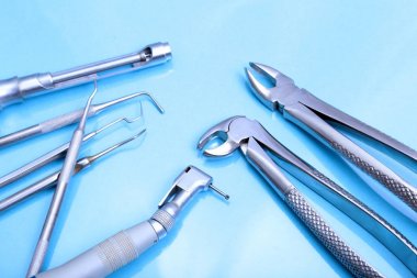 Diş bakımı için metal tıbbi ekipman seti