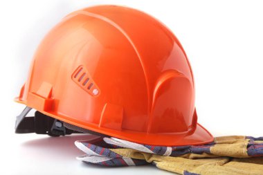 Turuncu baret, emniyet eldiven beyaz arka plan üzerinde. Güvenlik kask.