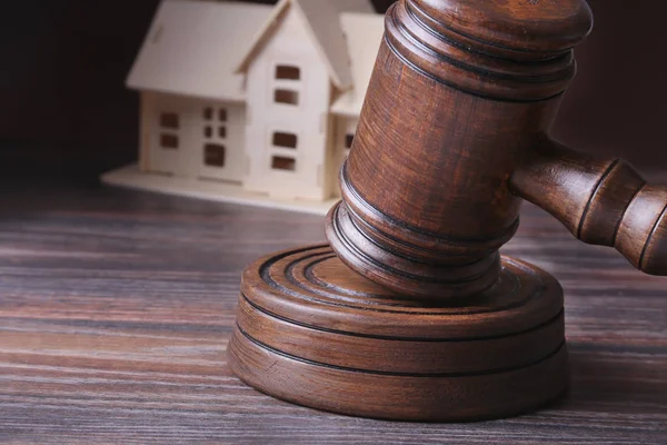 House Auction, auction hammer , symbol of authority and Miniature house . Courtroom concept. — Stock Photo, Image
