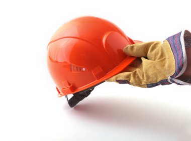 koruyucu eldiven işçi turuncu bir kask elinde tutuyor. Güvenlik kask.