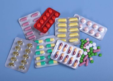 Hap ve beyaz arka plan üzerinde tıbbi termometre. .