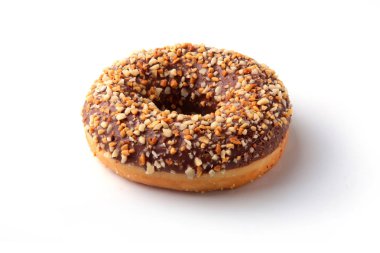 Sır, renkli çikolata ve fındık beyaz bir arka plan üzerinde çeşitli çörek.