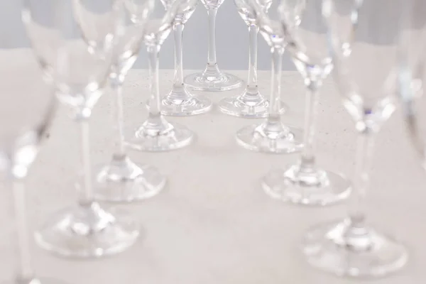 Glas Voor Champagne Grijze Achtergrond Glazen Schotels Voor Drankjes Zijaanzicht — Stockfoto