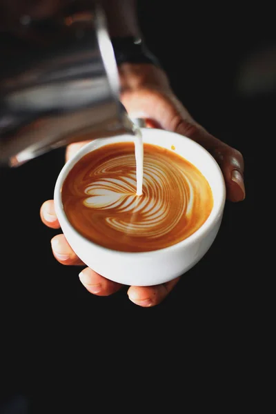 Kávéfőző kávé latte art — Stock Fotó