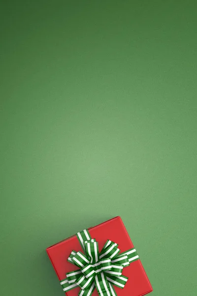 Pudełka z czerwonymi wstążkami z góry na białym tle na c zielony — Zdjęcie stockowe