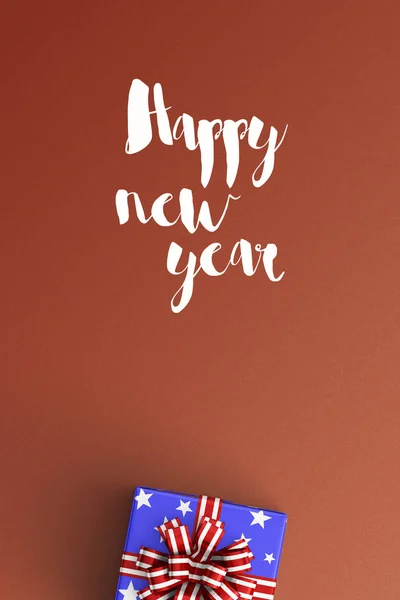 Happy new year ve hediye kutuları renk arka plan üzerinde — Stok fotoğraf