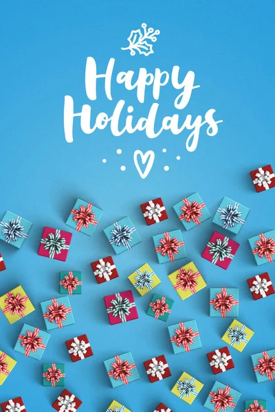 Lote de caixa de presente no fundo de cor para cartão de férias — Fotografia de Stock