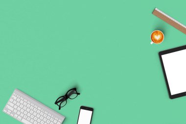 klavye, kahve, smartphone, defter renk arka plan üzerinde