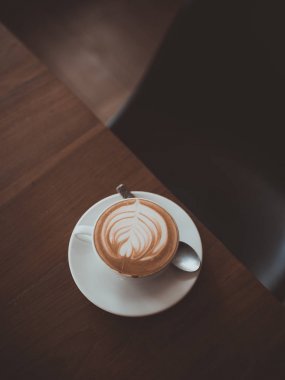 fincan kahve latte art Tarih ahşap resepsiyon kafede kafe vintage renk tonu