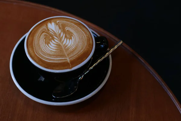 Káva latte art v kavárně café — Stock fotografie