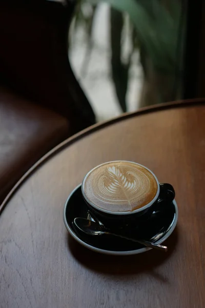 Καφές latte art στο κατάστημα καφέ καφέ — Φωτογραφία Αρχείου