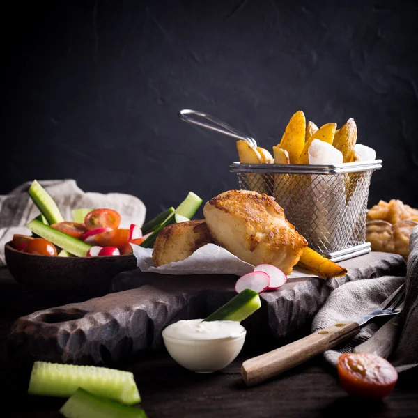 kızarmış balık fileto ile fırında patates