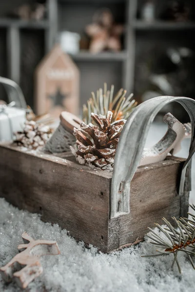 Kerst samenstelling met houten doos — Stockfoto