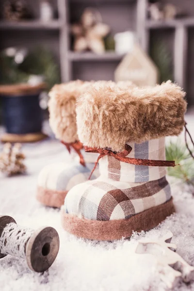 Kerstkaart met vilten laarzen — Stockfoto