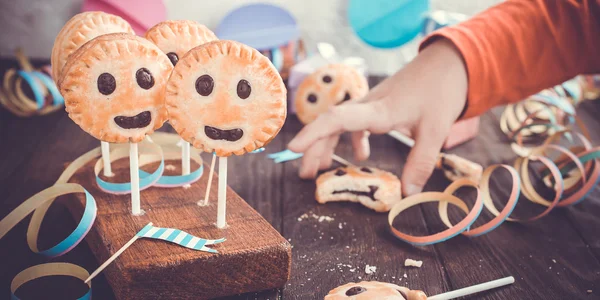 Homemade shortbread cookies on stick called pie pops — Stock Photo, Image