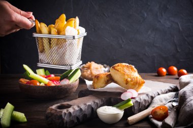 kızarmış balık fileto ile fırında patates