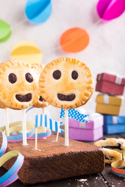 Homemade shortbread cookies on stick called pie pops — Stock Photo, Image