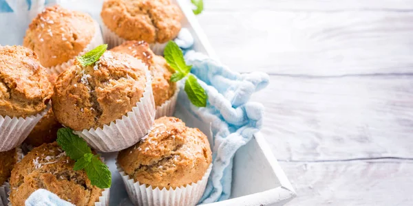 Muffin fatti in casa alla cannella di cocco — Foto Stock