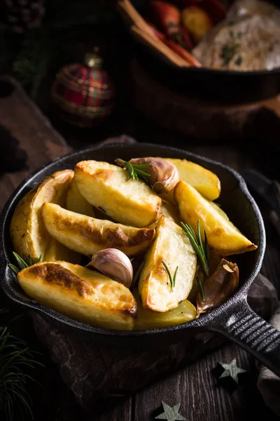 Pieczone ziemniaki z czosnkiem — Zdjęcie stockowe