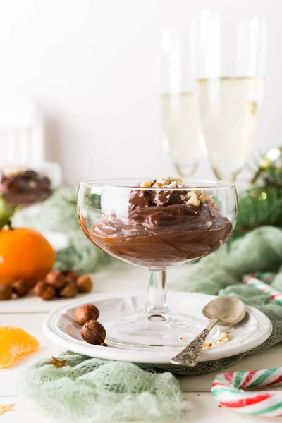 Шоколадний пудинг з авокадо — стокове фото