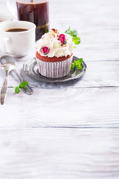 Hermoso cupcake de terciopelo rojo —  Fotos de Stock