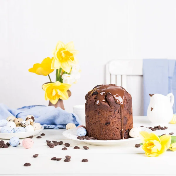 Великодній православний солодкий шоколадний хліб — стокове фото