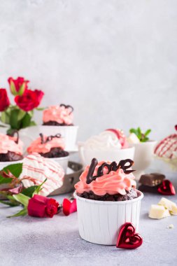 Beze ile güzel çikolata cupecake