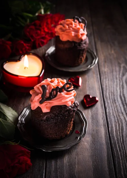 Prachtige chocolade cupecake met hart — Stockfoto