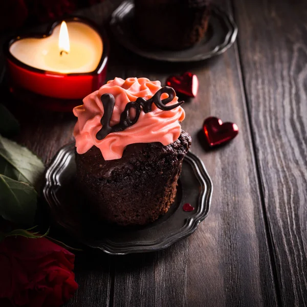 Prachtige chocolade cupecake met hart — Stockfoto