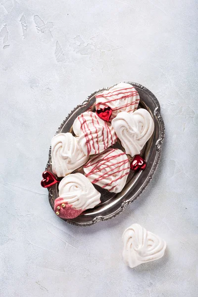 Meringues in heart shape — Stock Photo, Image