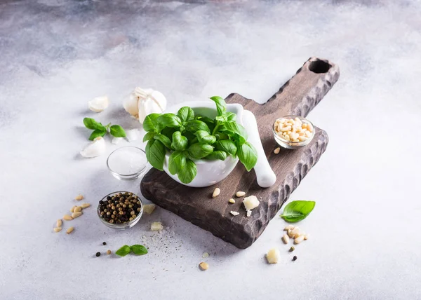 Ingredientes para hacer salsa de pesto — Foto de Stock