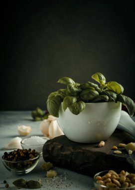 Pesto sos yapmak için malzemeler