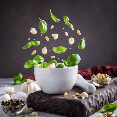 Pesto sos yapmak için malzemeler