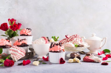 Beze ile güzel çikolata cupecake