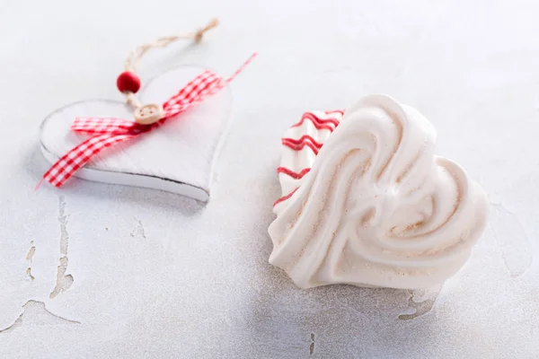 Meringues in heart shape — Stock Photo, Image