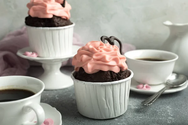 Piękne cupecake czekolady z sercem — Zdjęcie stockowe