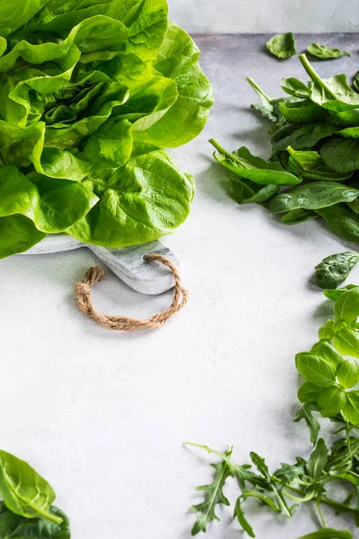 Antecedentes com legumes verdes variados — Fotografia de Stock