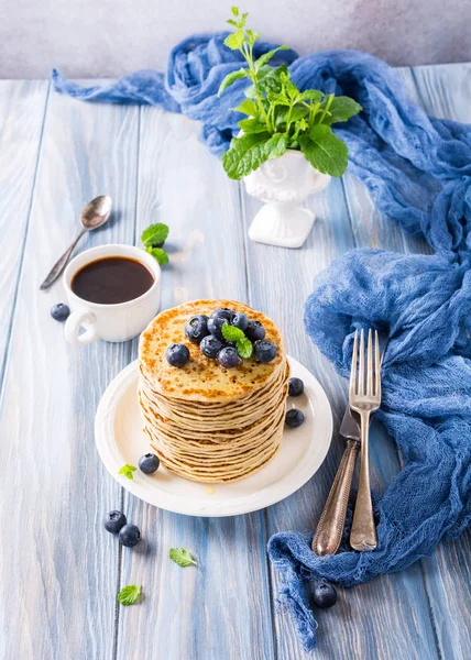 Delicious pancakes with fresh blueberries — Stock Photo, Image