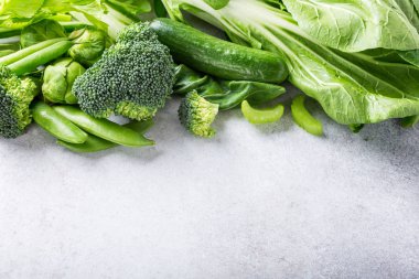 Arka plan çeşitli yeşil sebzeler ile