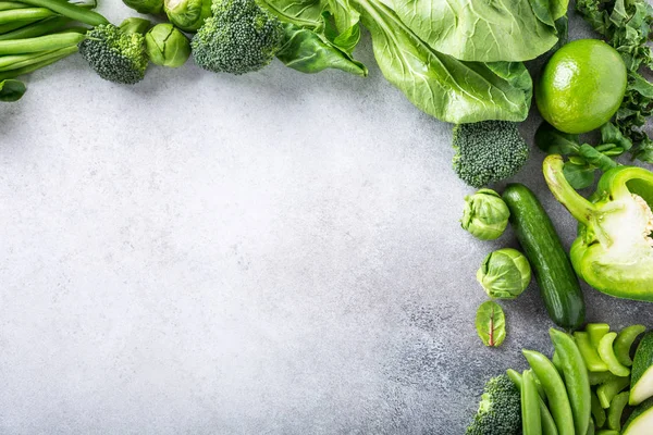 Hintergrund mit verschiedenen grünen Gemüse — Stockfoto