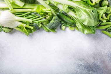 Arka plan çeşitli yeşil sebzeler ile