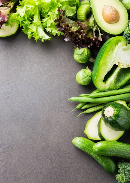 Fondo con una variedad de verduras verdes — Foto de Stock