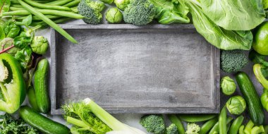 Arka plan çeşitli yeşil sebzeler ile