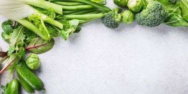 Arka plan çeşitli yeşil sebzeler ile