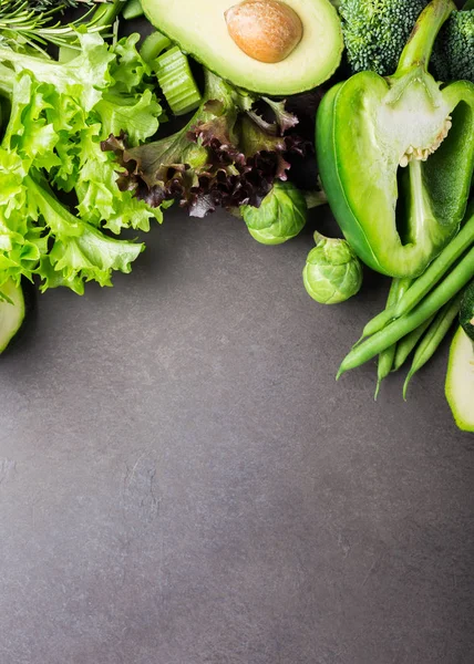 Fondo con una variedad de verduras verdes — Foto de Stock