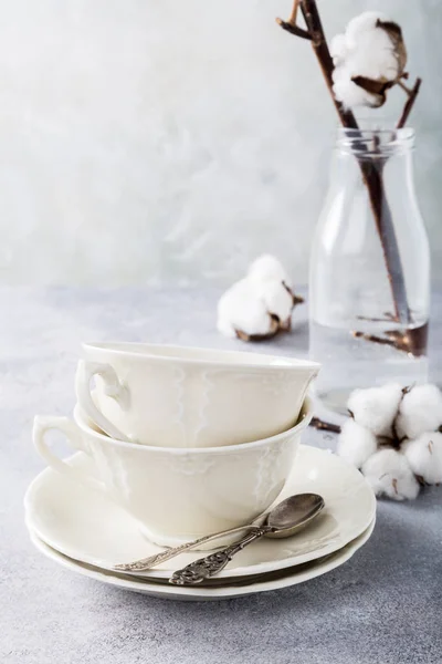 Dos tazas de té de porcelana retro — Foto de Stock