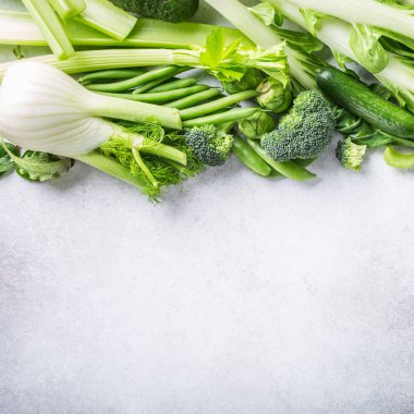 Arka plan çeşitli yeşil sebzeler ile